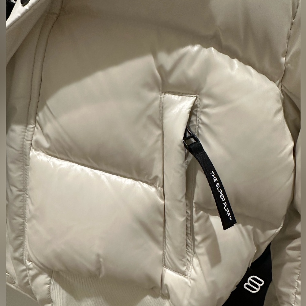 This season: New with tags Super Chalet Puff with hood-fur detaches Never Worn - Picture 11 of 11